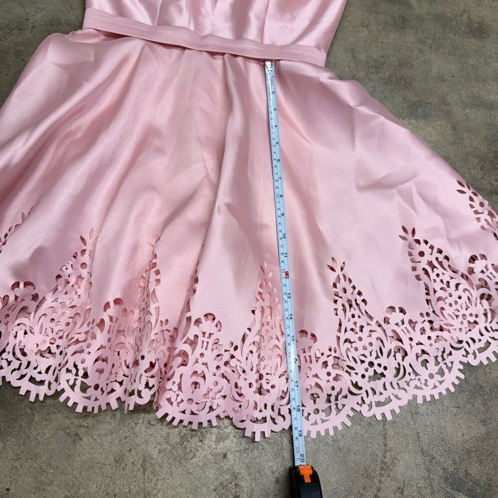 Sherri Hill eyelet lace satin coquette pink plunge neck prom homecoming dress - Picture 7 of 9
